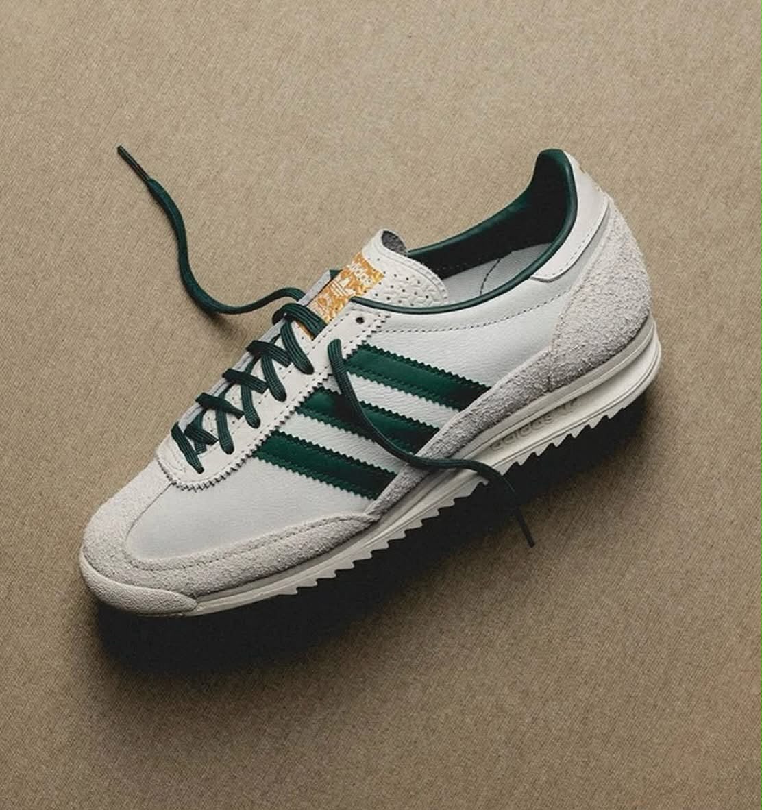 SL72 Natural Brushed Leather / Green